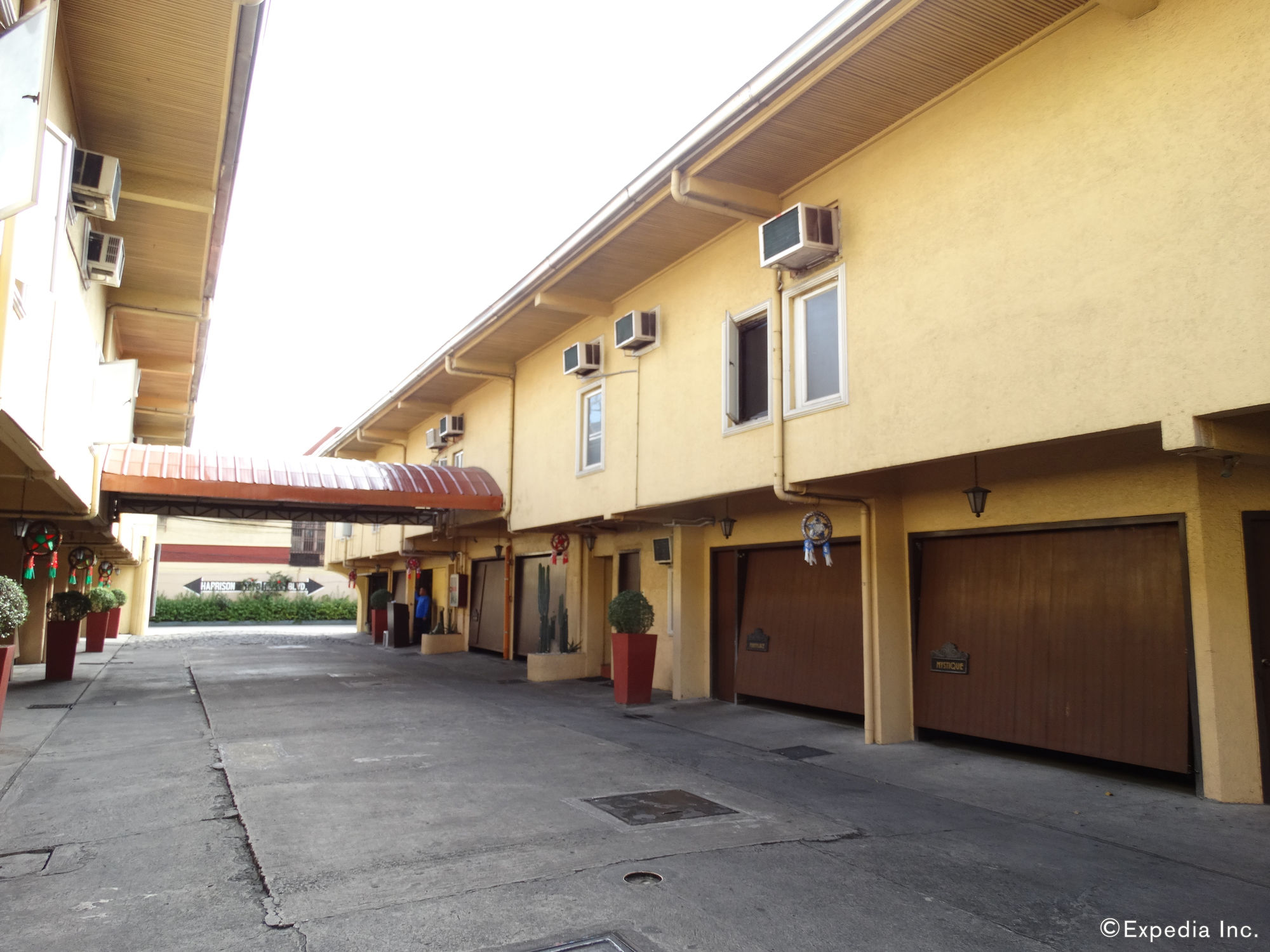 Фото Victoria Court Cuneta