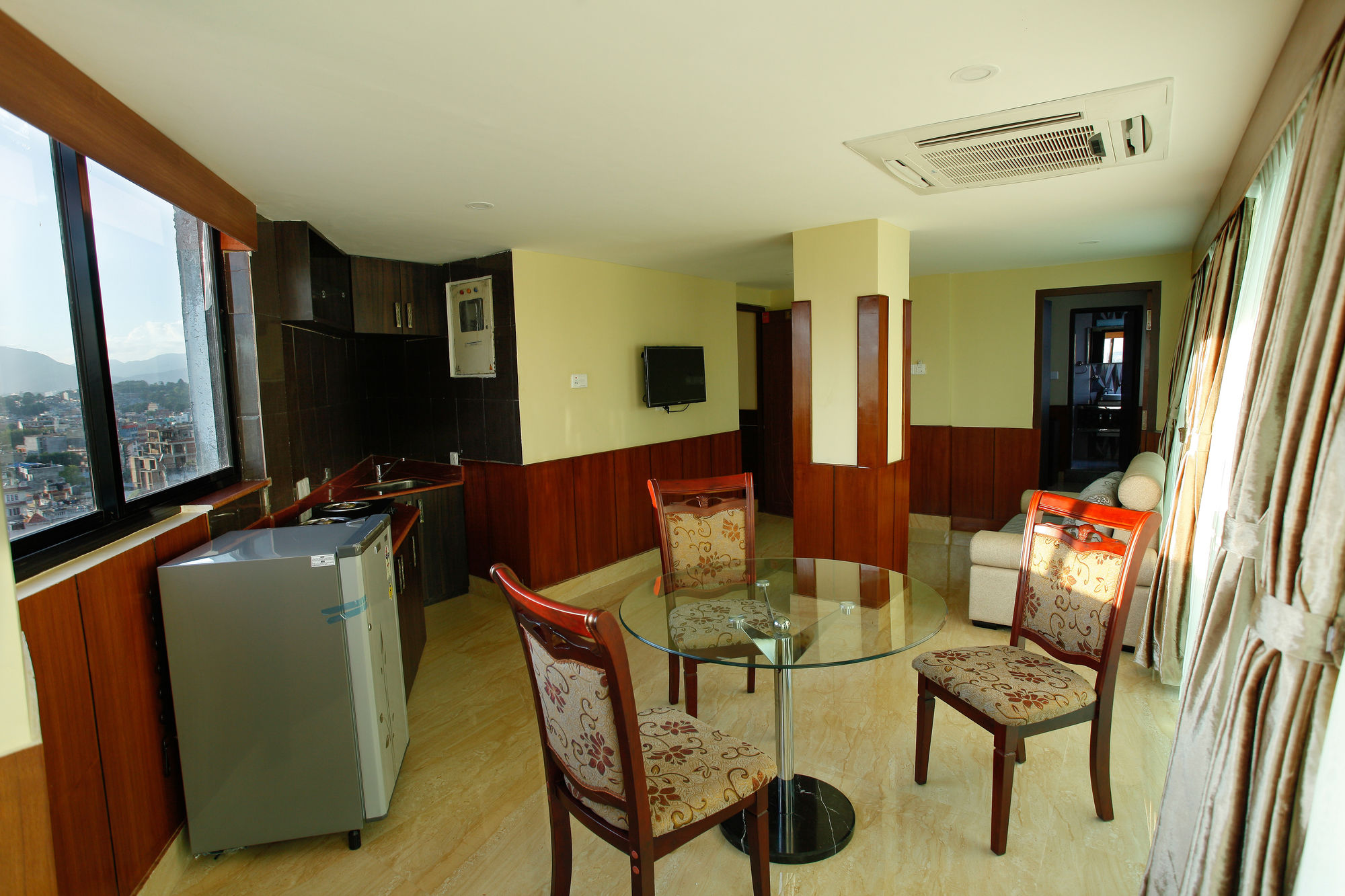 Фото Meridian Suite Hotel