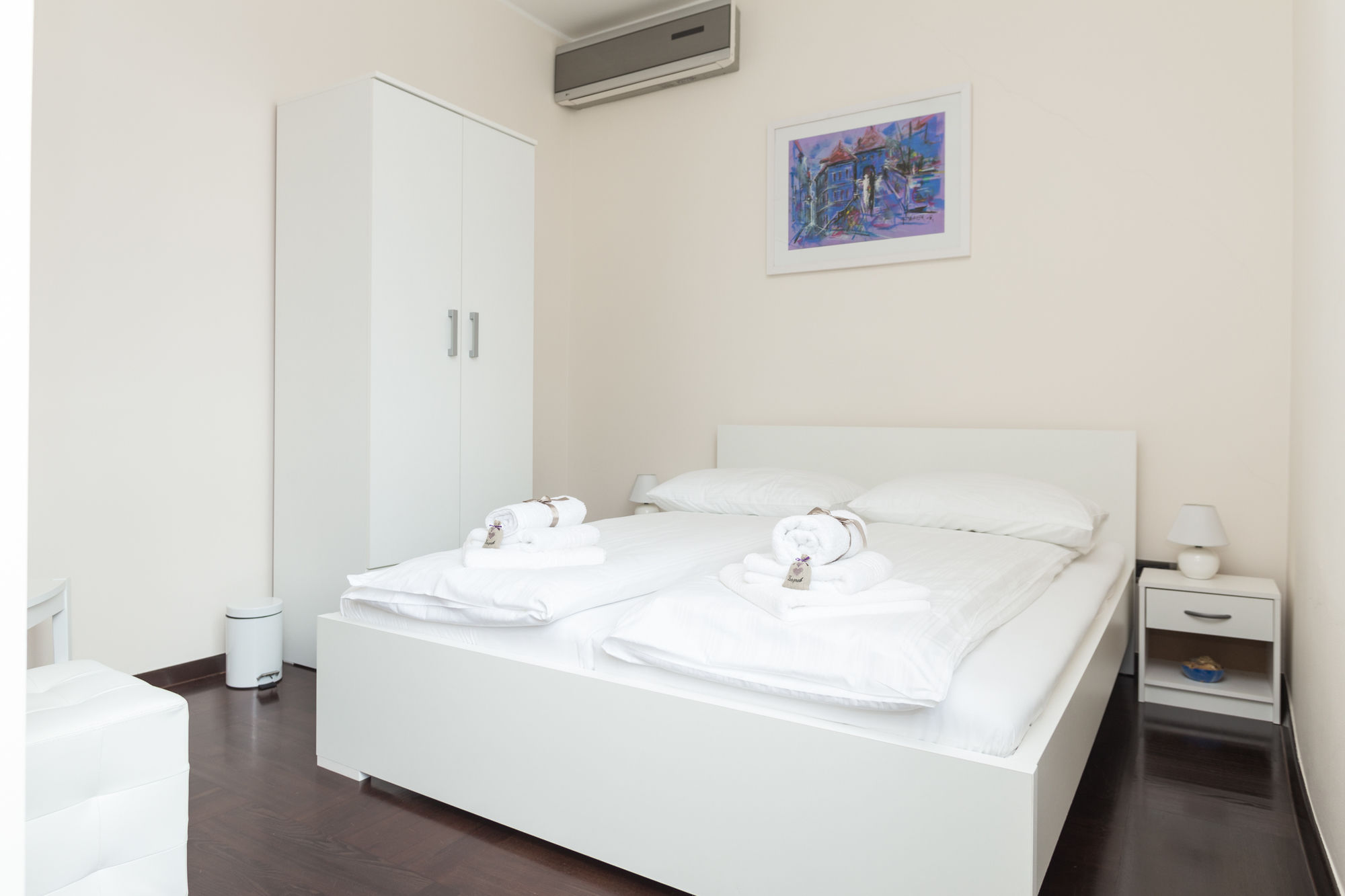 Фото Angel Main Square