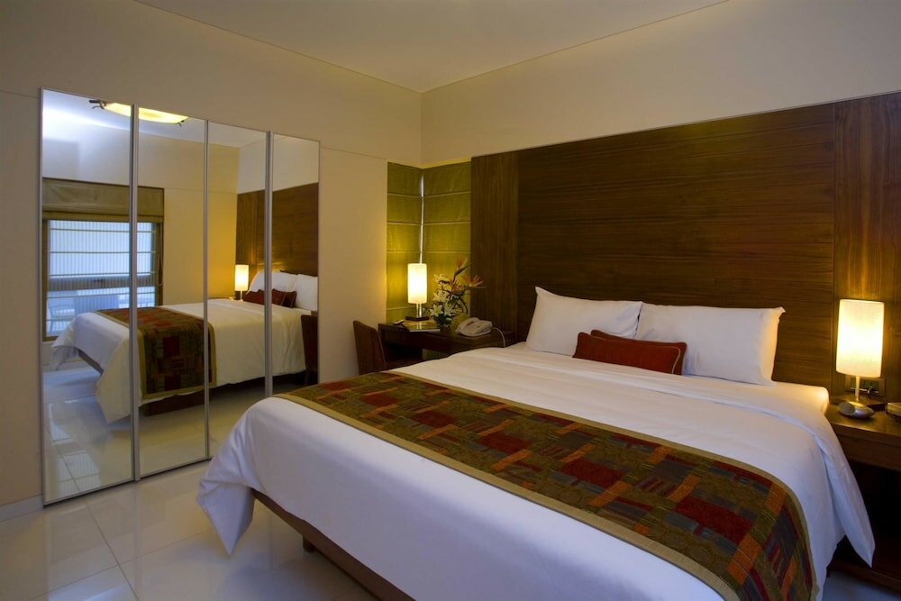 Фото Oakwood Residence Naylor Road Pune