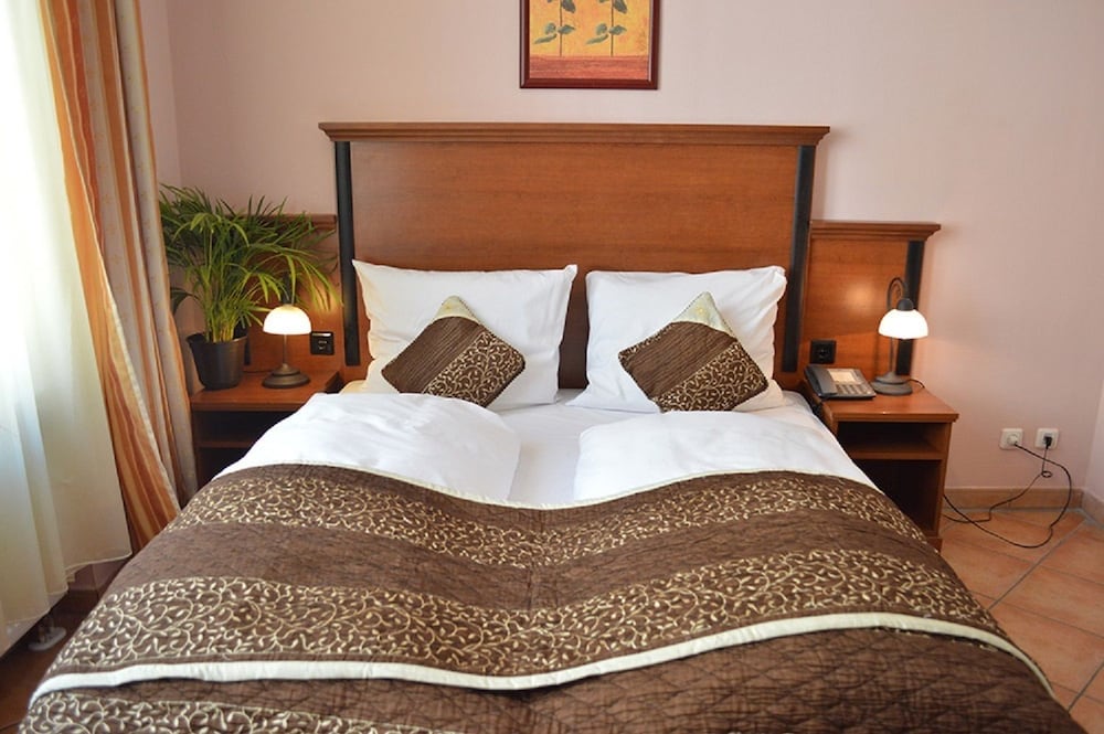 Фото City Hotel West