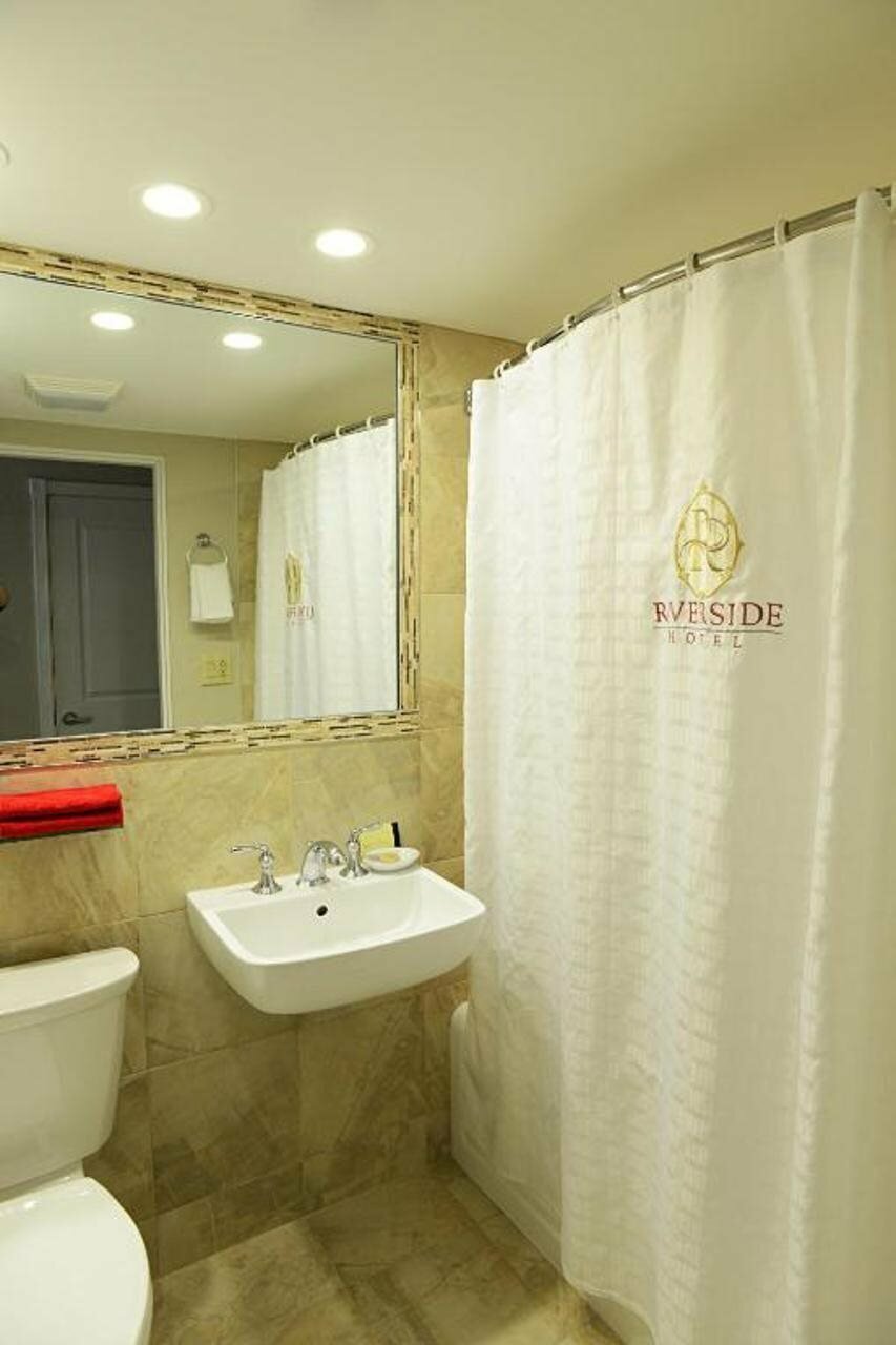 Фото Riverside Hotel