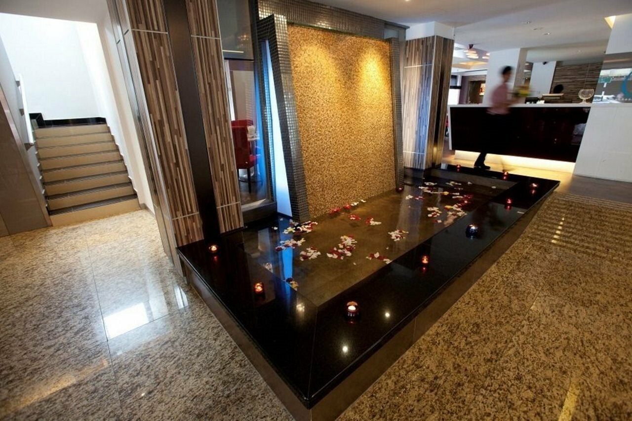 Фото The Brunei Hotel