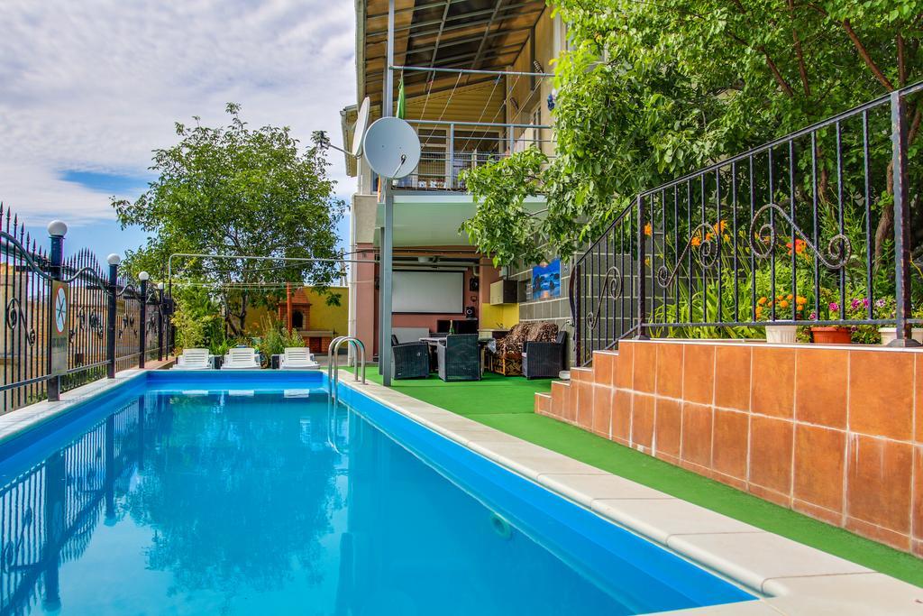 Фото Коралловая