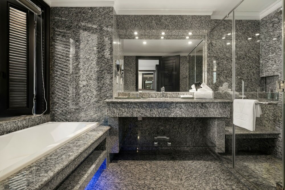 Фото V-Hotel Da Nang Beach