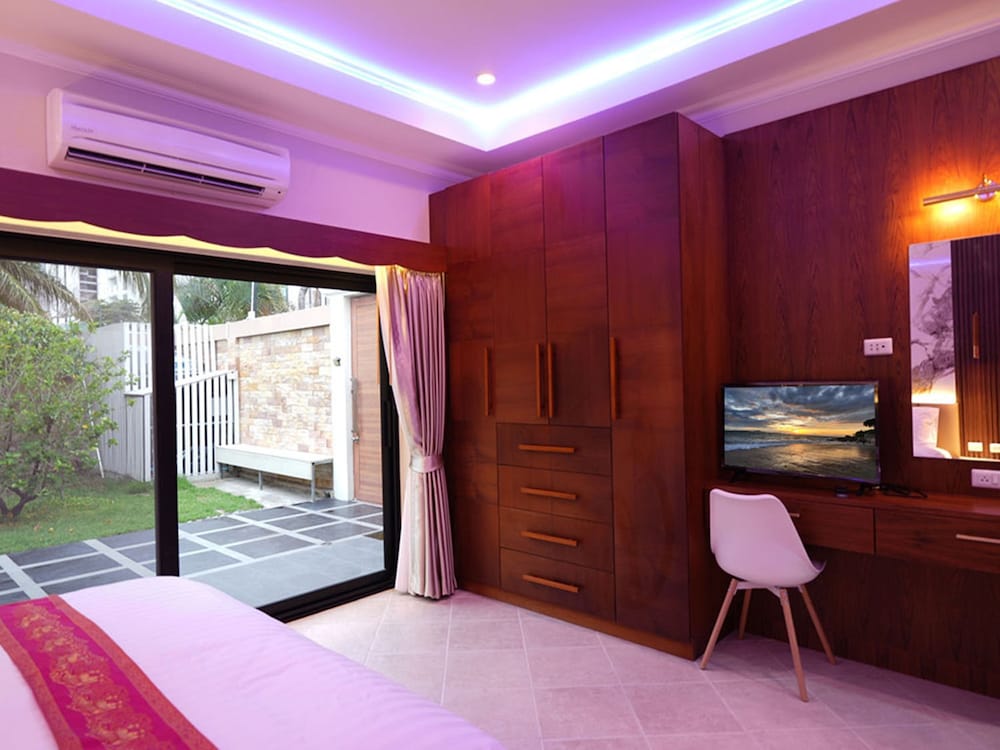 Фото Majestic Seaside Pool Villa