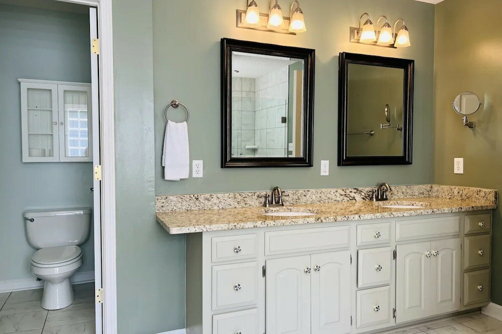 Фото Lake Living by Avantstay Sleeps 22 + Dock, Pool