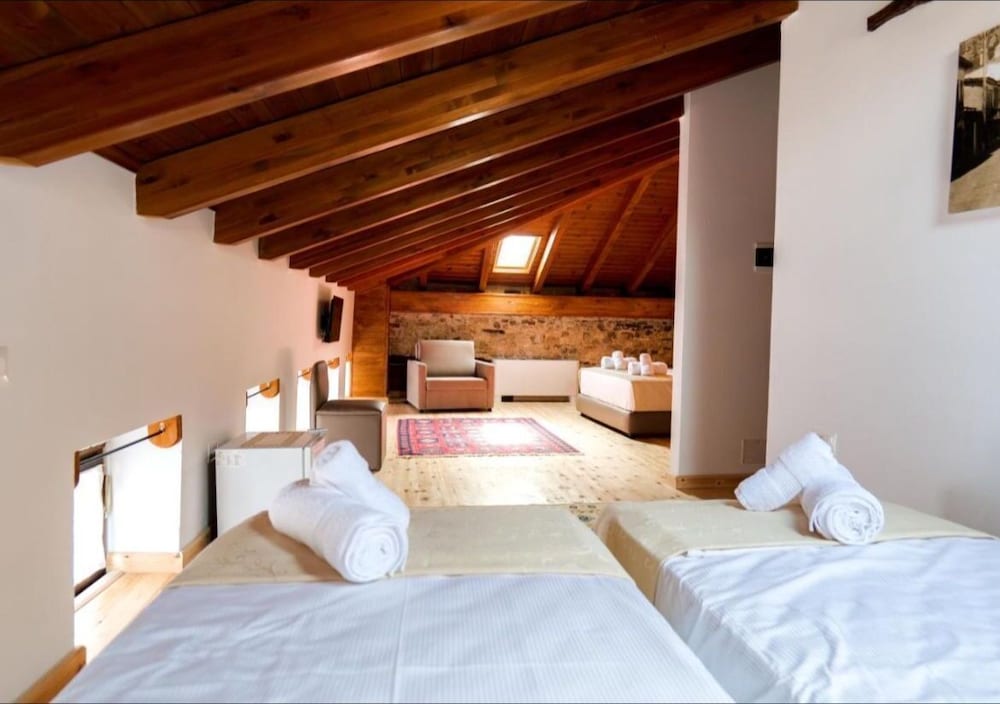 Фото Hotel Kapllani