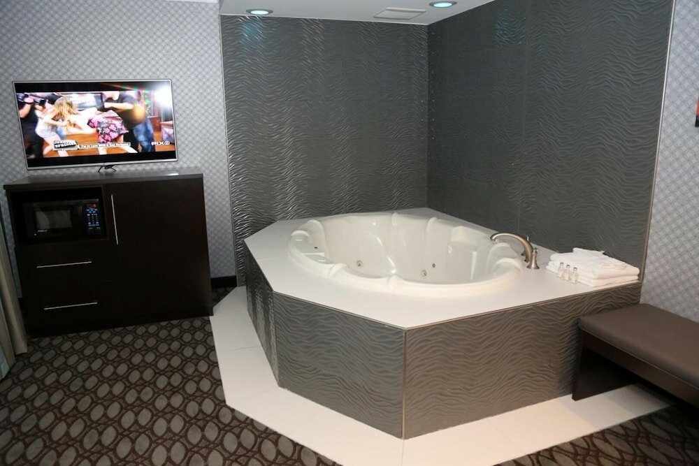 Фото Red Carpet Inn Elmwood Park