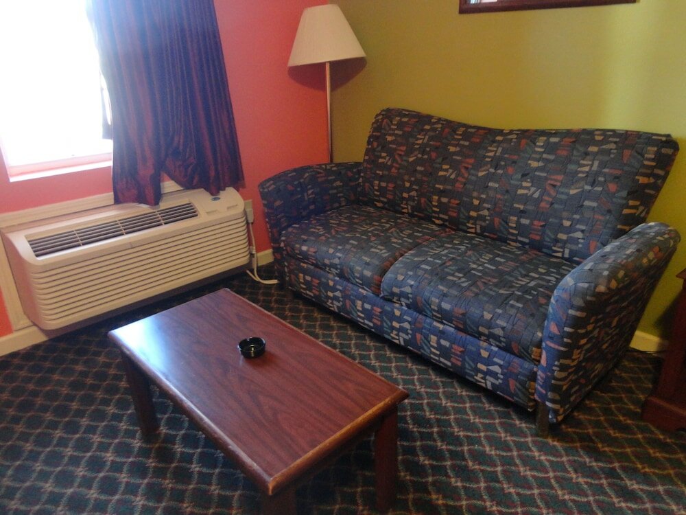 Фото Royal Inn and Suites