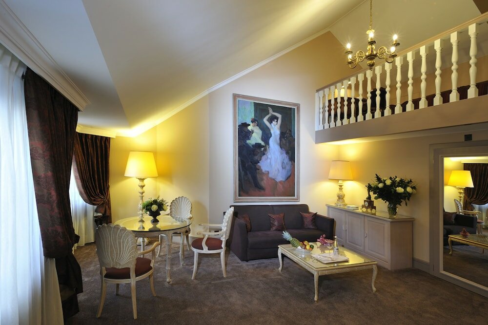 Фото Hôtel de La Cigogne