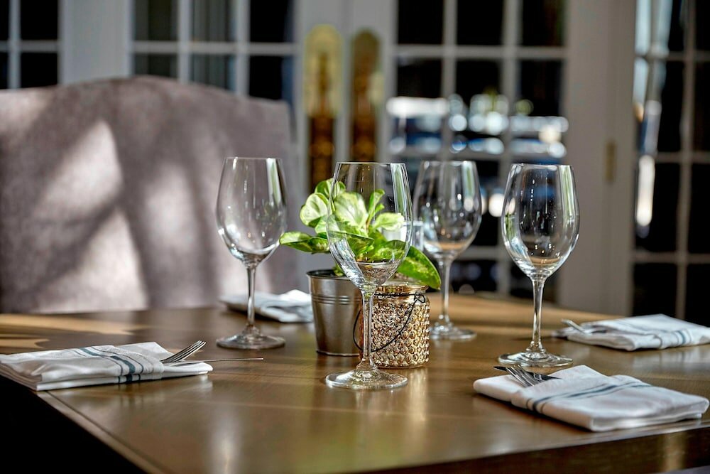 Фото The Hotel Saskatchewan Autograph Collection