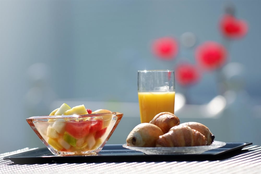 Фото Hôtel Kyriad La Rochelle Centre Ville