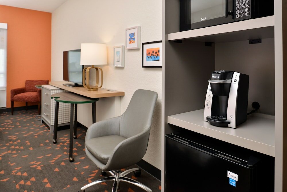 Фото Holiday Inn & Suites Orlando - International Dr S, an Ihg Hotel