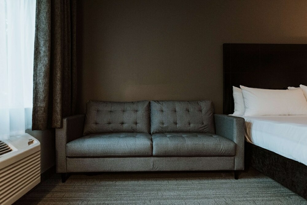 Фото Nisku Inn And Conference Centre