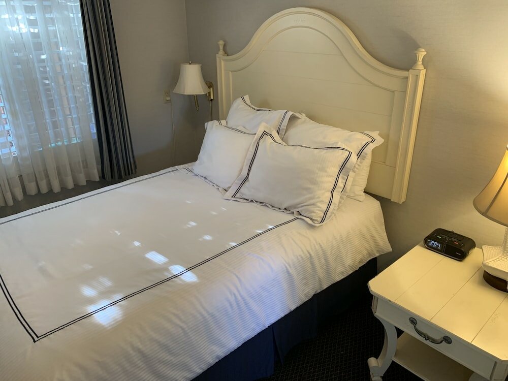 Фото Franciscan Inn & Suites