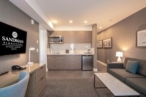 Гостиница Sandman Signature Ottawa Airport Hotel