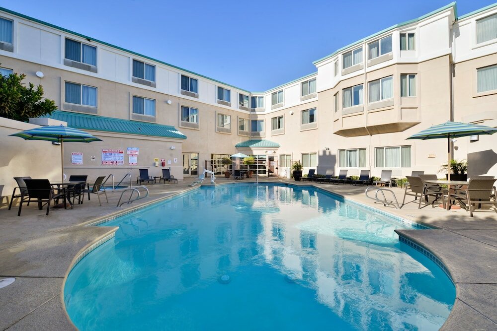 Фото Holiday Inn Express Hotel & Suites Elk Grove Ctrl Sacramento, an Ihg Hotel