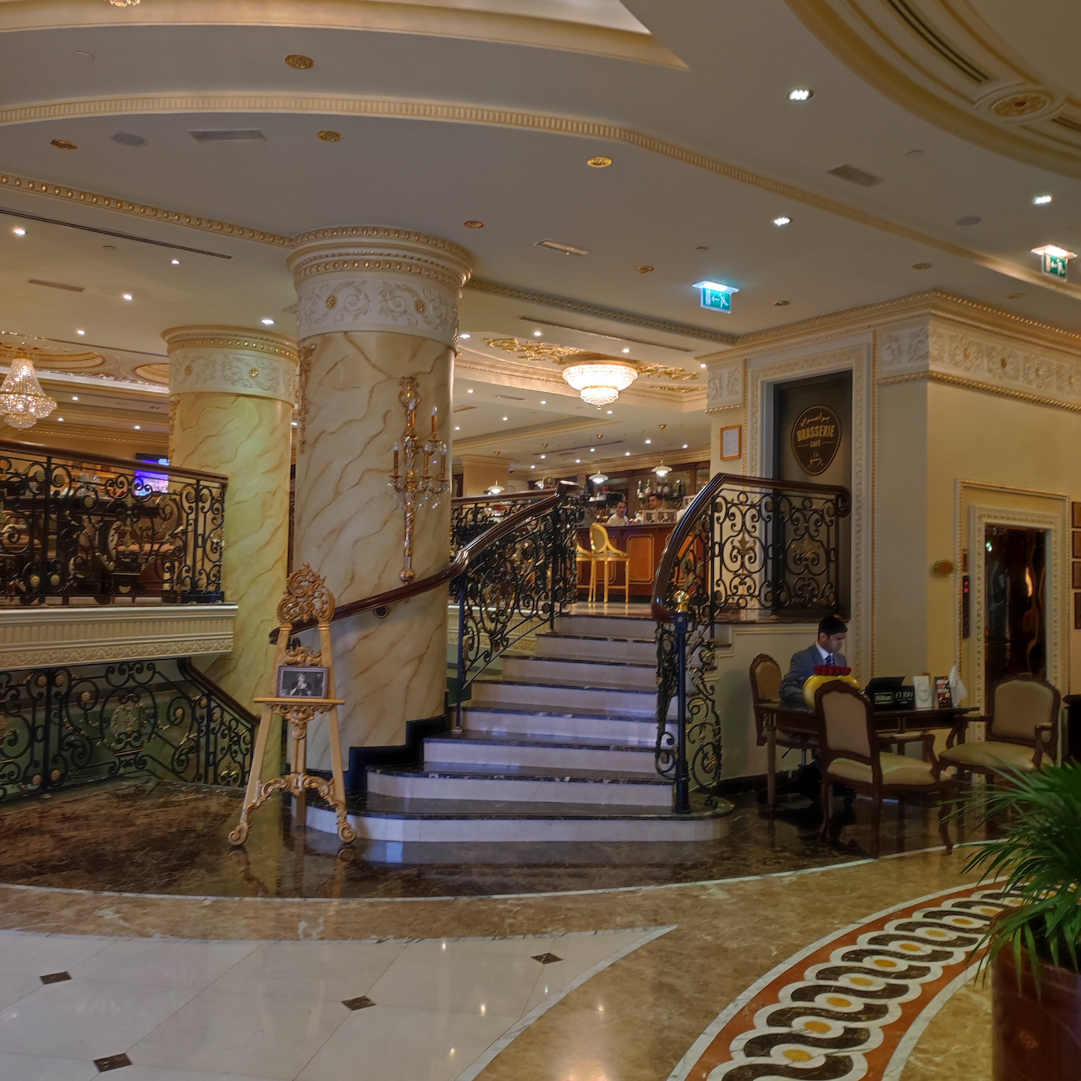 Фото Royal Rose Abu Dhabi, a Curio Collection by Hilton Affiliated Hotel