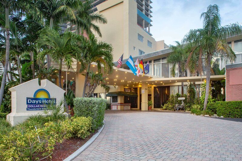 Гостиница Days Hotel by Wyndham Thunderbird Beach Resort
