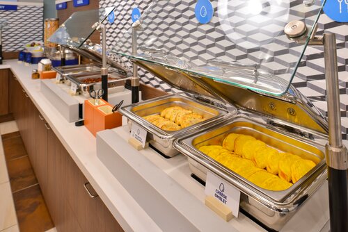 Гостиница Holiday Inn Express & Suites Valencia - Santa Clarita, an Ihg Hotel в Санта-Кларите