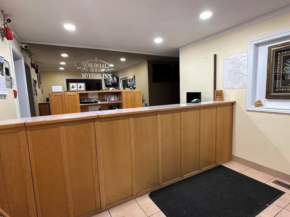 Фото Colonial House Motor Inn