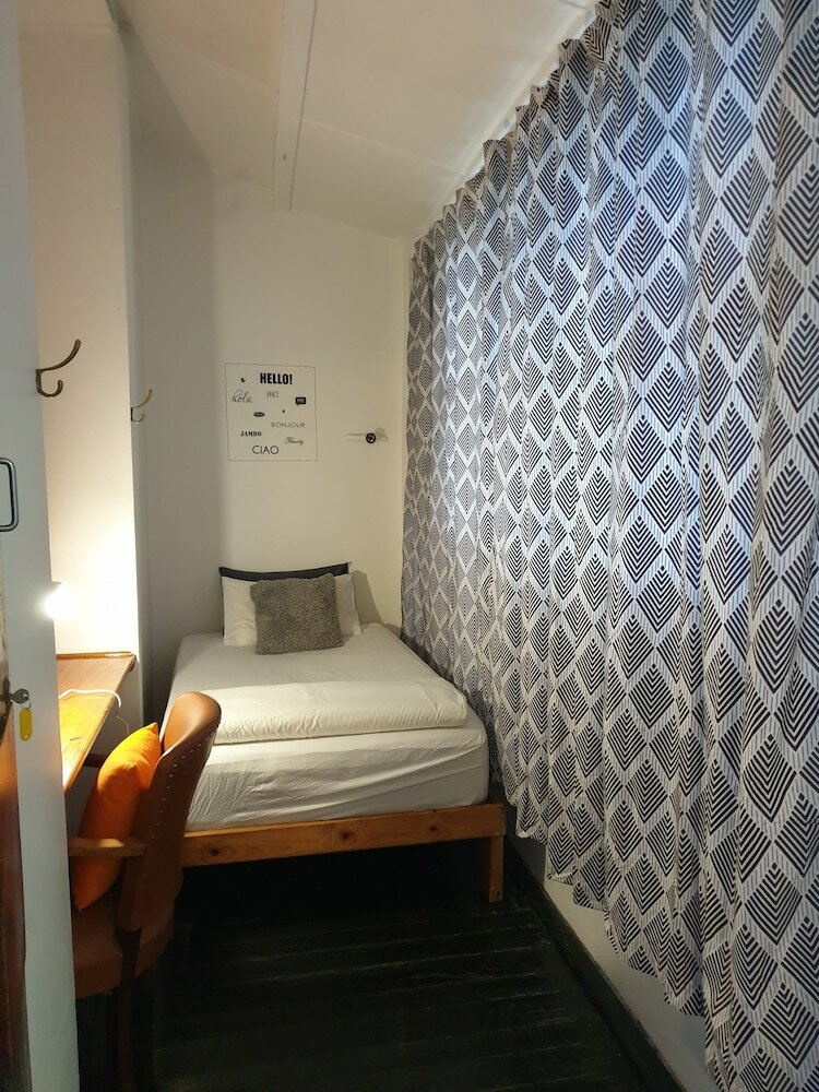 Фото Zebra Crossing Backpackers