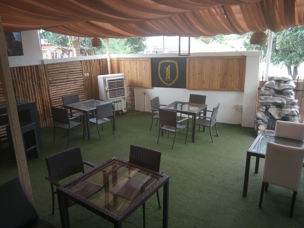 Фото 1 Oak Place