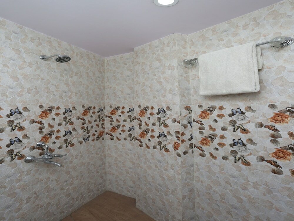 Фото Oyo 13455 Rama Krishna Hotel