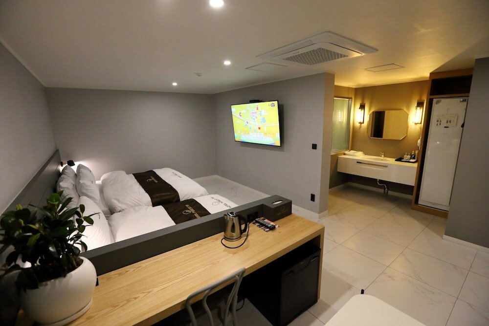 Фото Forest 701 Hotel