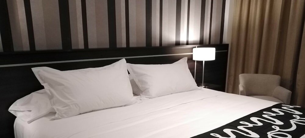 Фото Amerian Rafaela Hotel