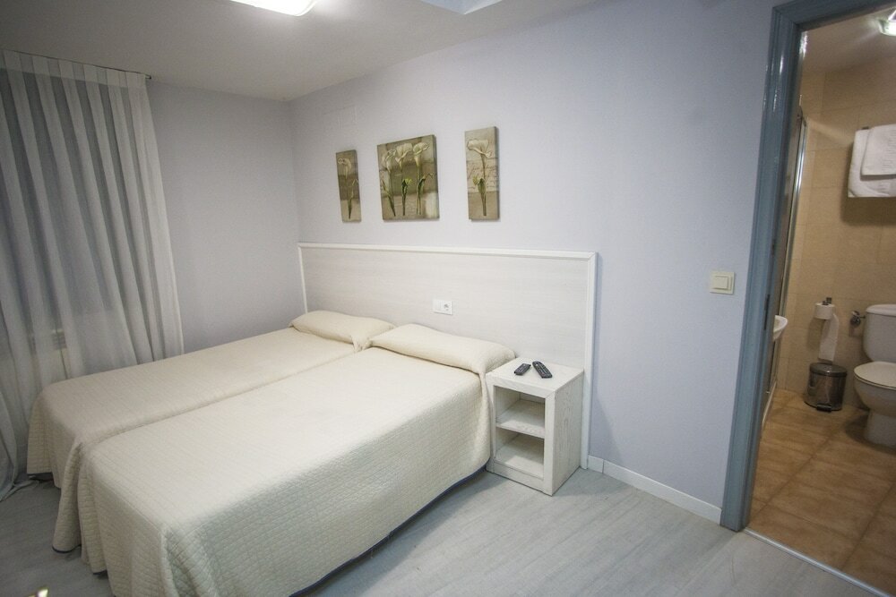 Фото Hostal Santa Barbara