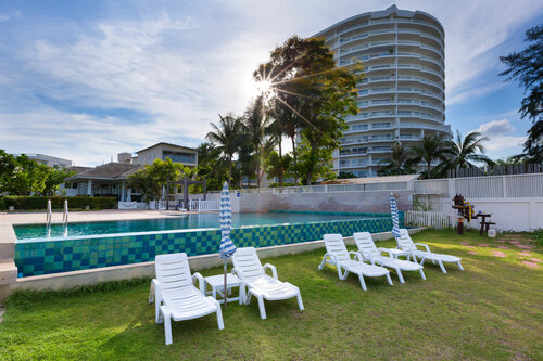 Гостиница Baan Poolom Beachfront Condominium