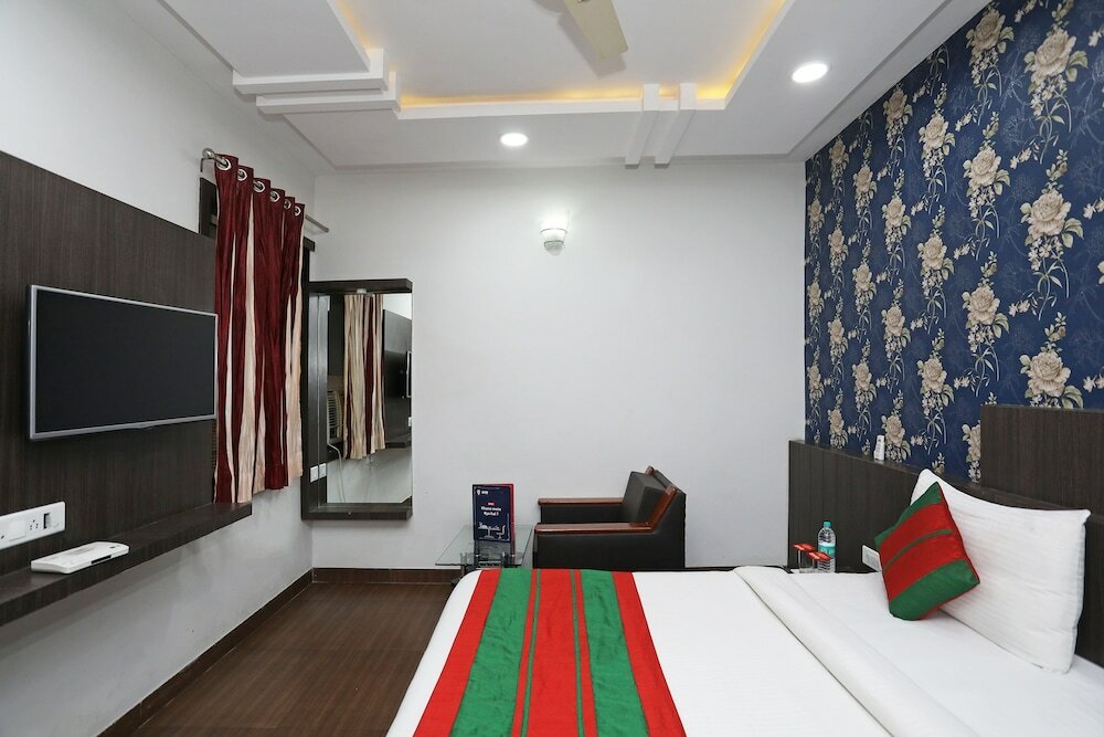 Фото Hotel Flowers Inn