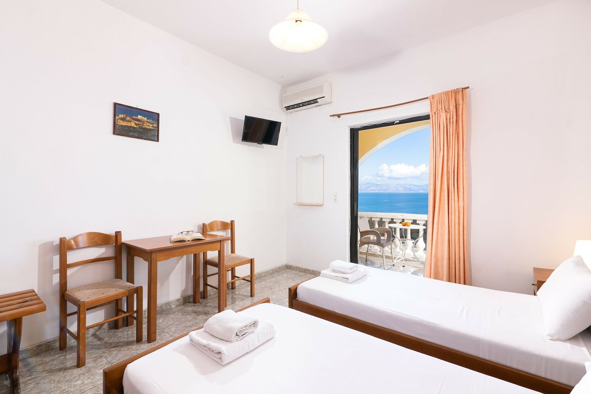 Фото Dimitra Studios