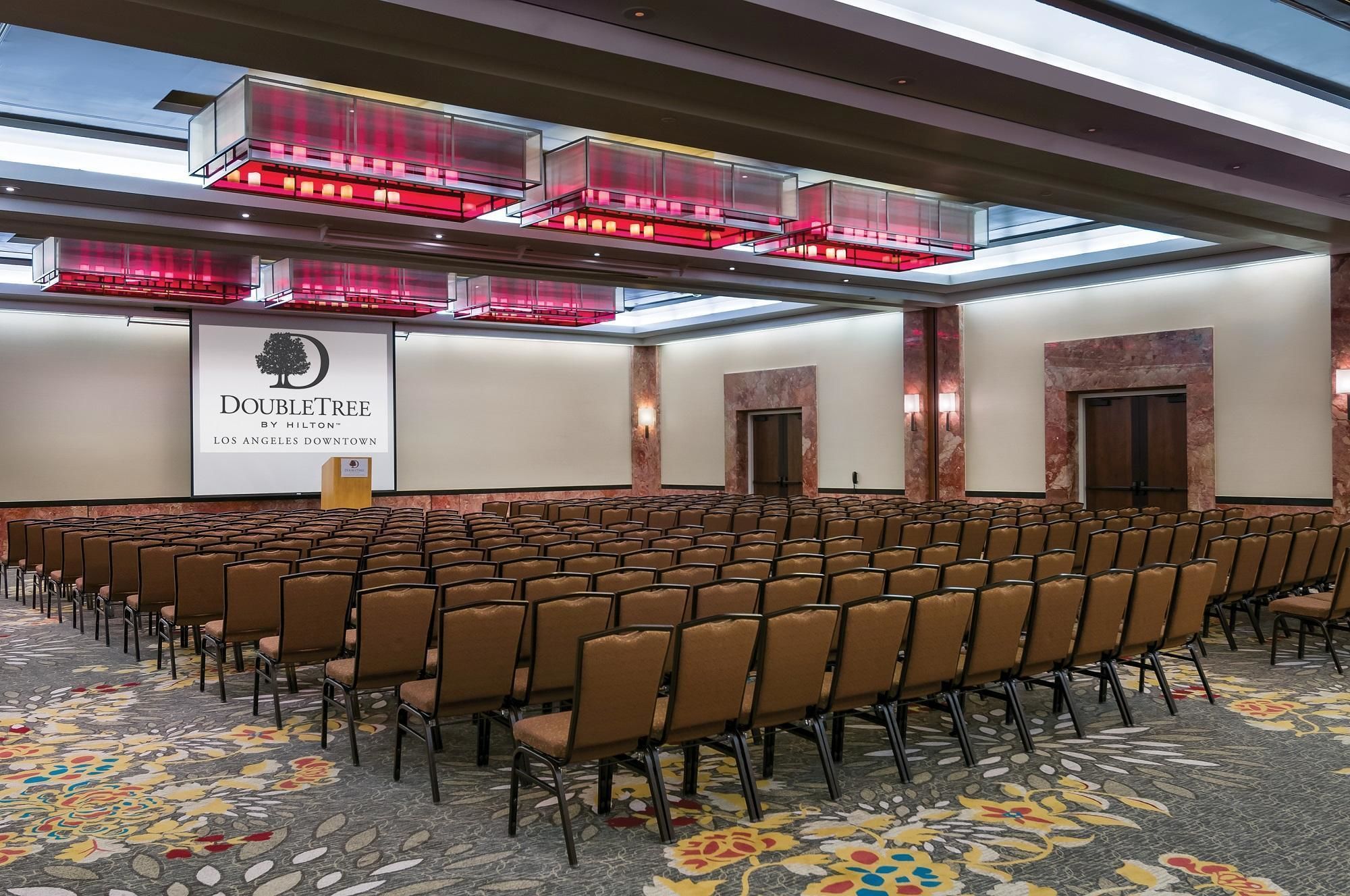 Фото DoubleTree by Hilton Hotel Los Angeles Downtown