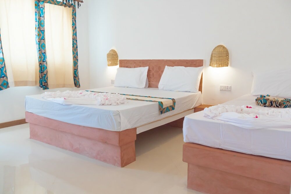 Фото Отель Ahg Sun Bay Mlilile Beach