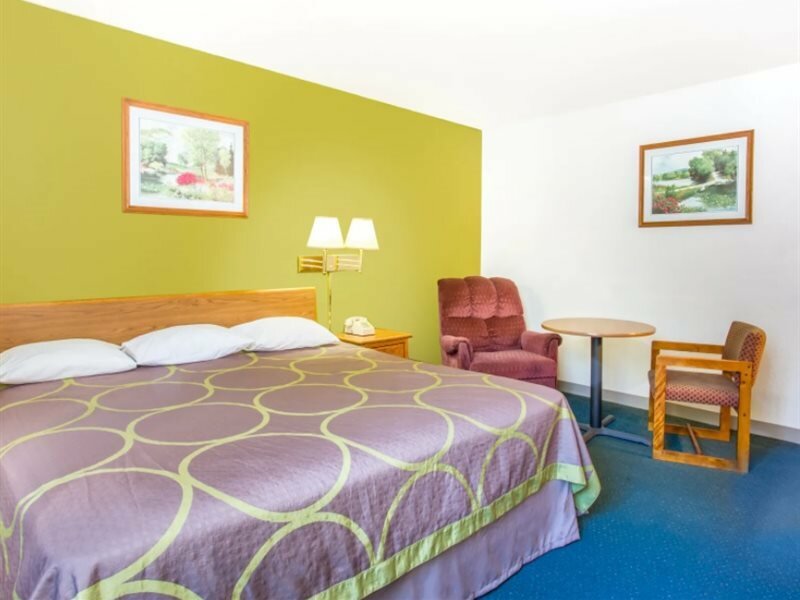 Фото Super 8 by Wyndham Richmond/Broad Street