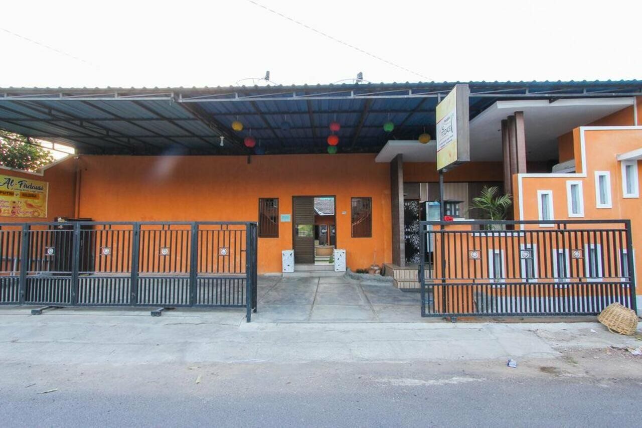 Фото Oyo 1594 Al Firdausi Residence