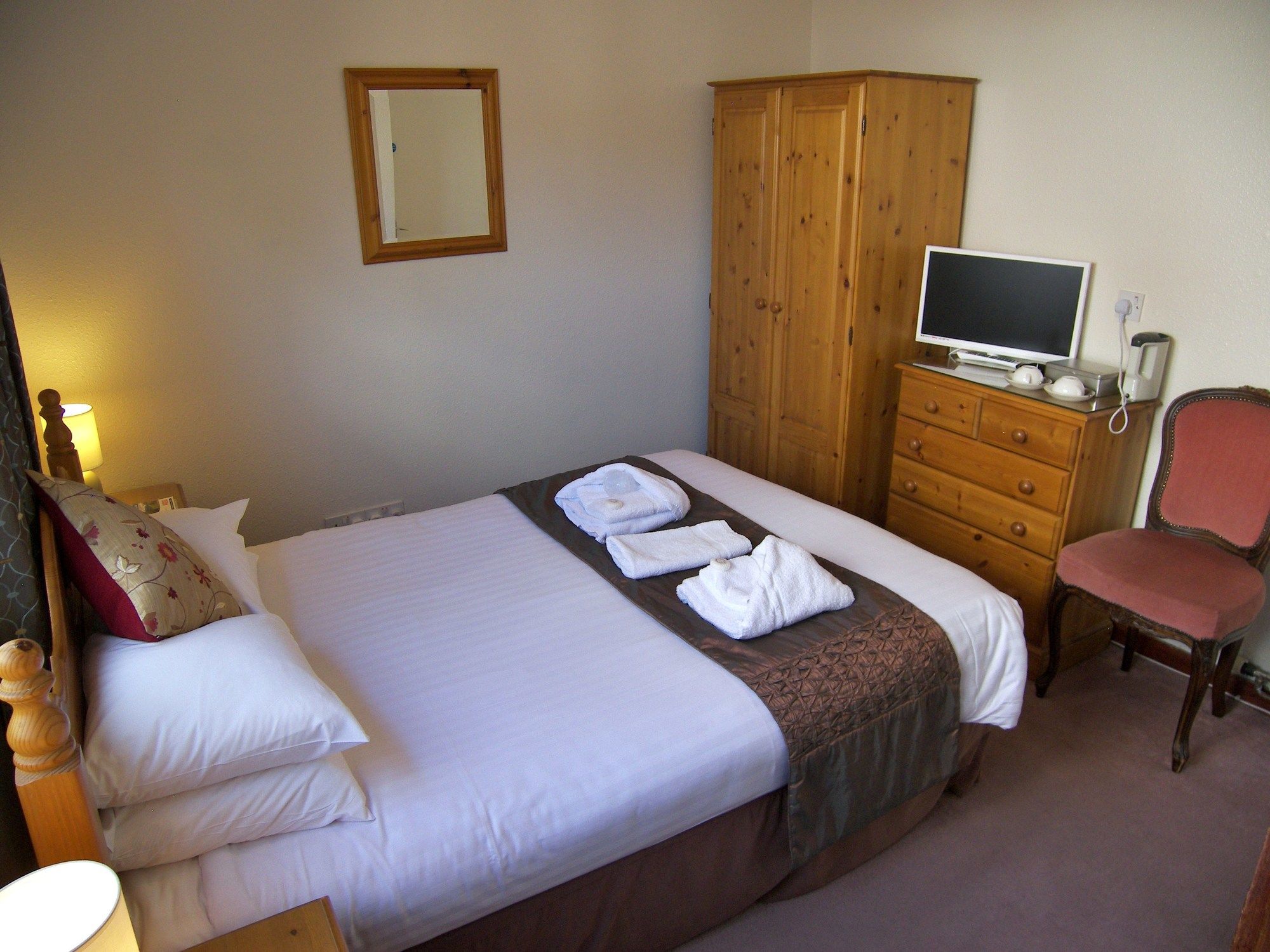 Фото Rosemount Hotel