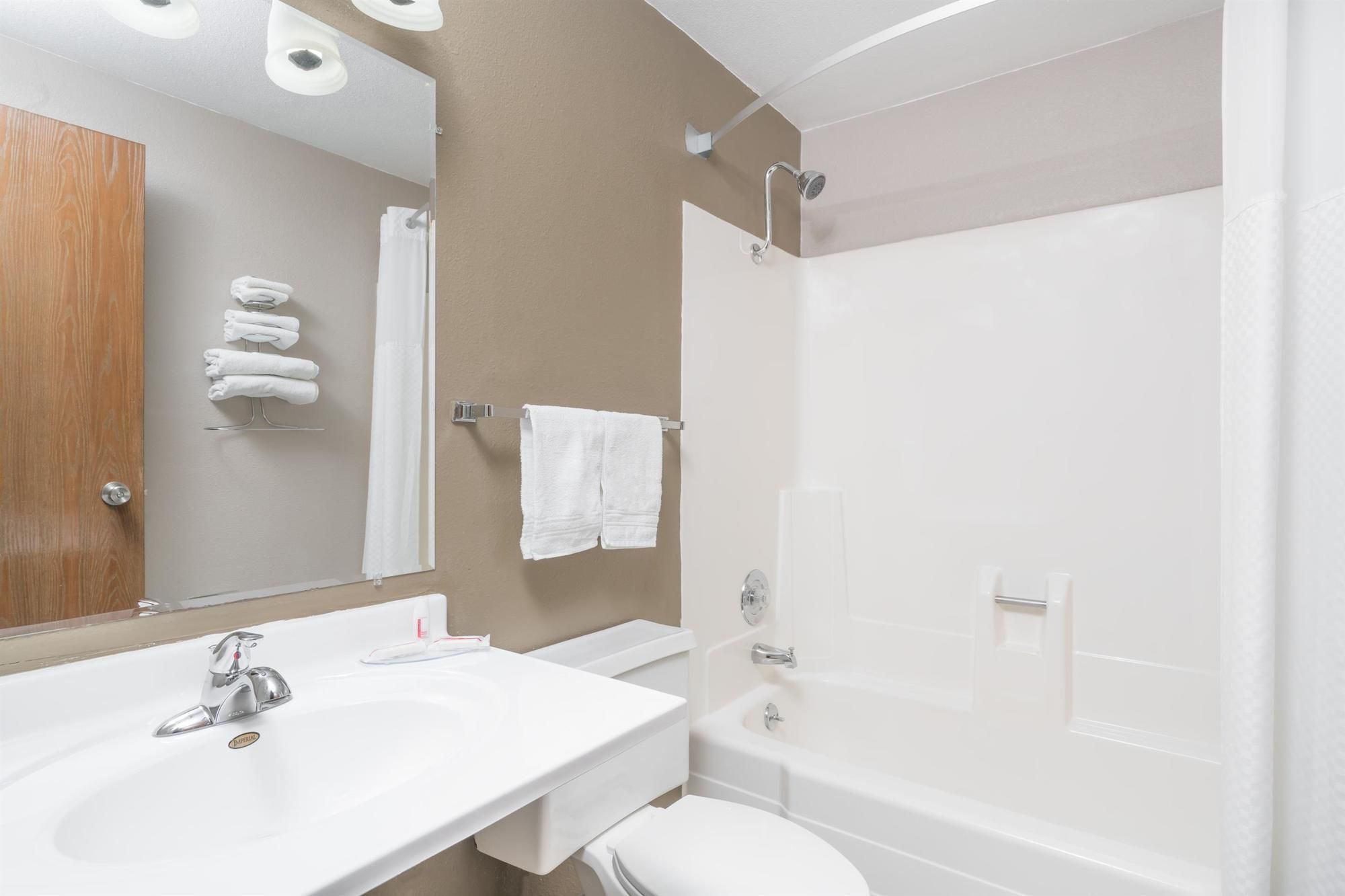 Фото Super 8 by Wyndham Bismarck