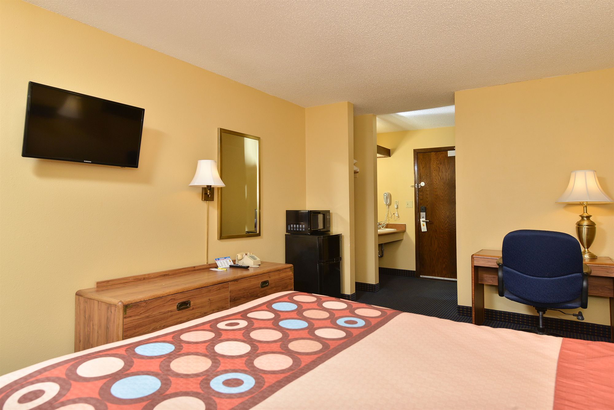 Фото Super 8 by Wyndham Rochester Mayo Clinic Area