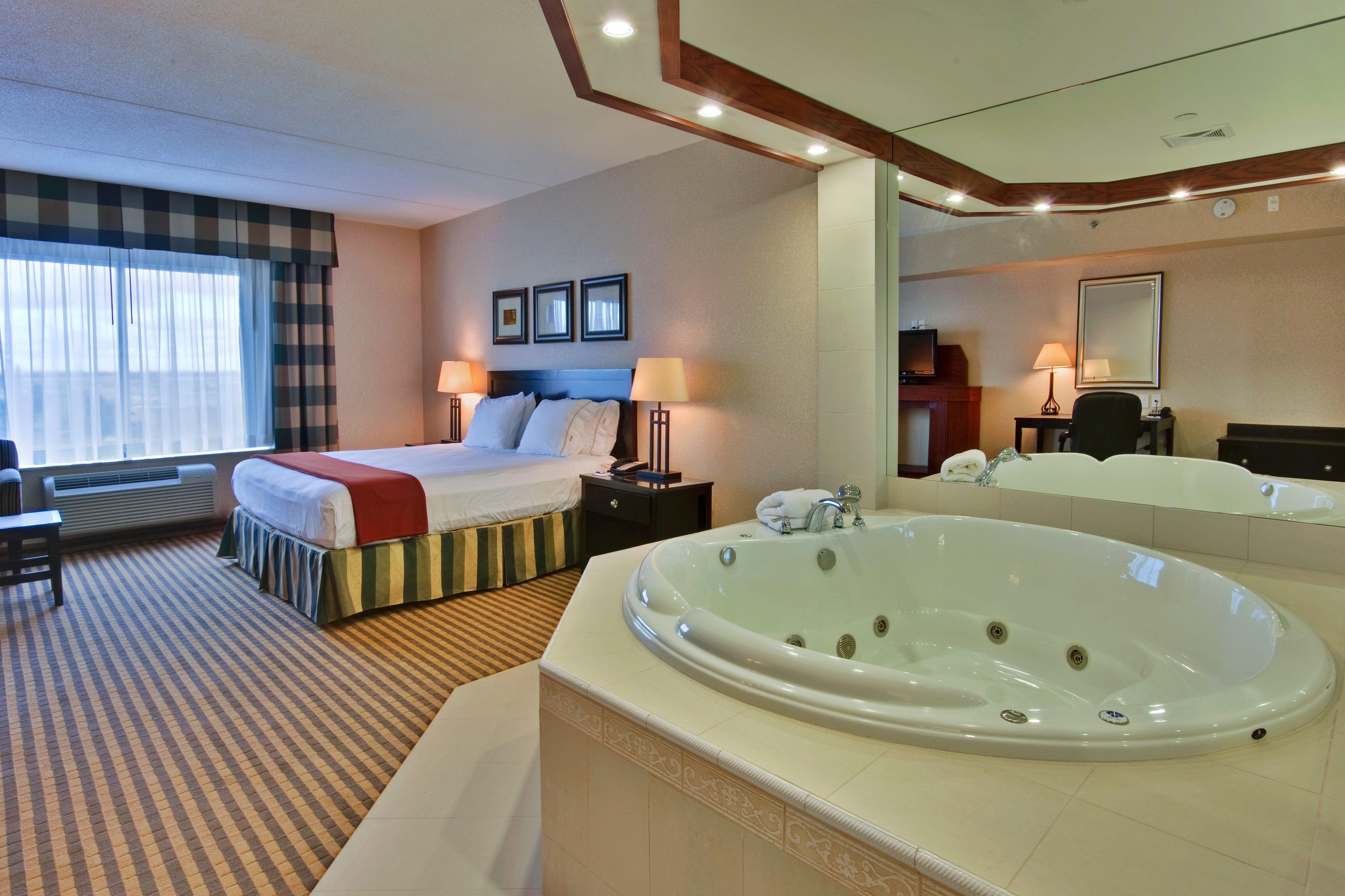 Фото Newmarket Hotel & Suites