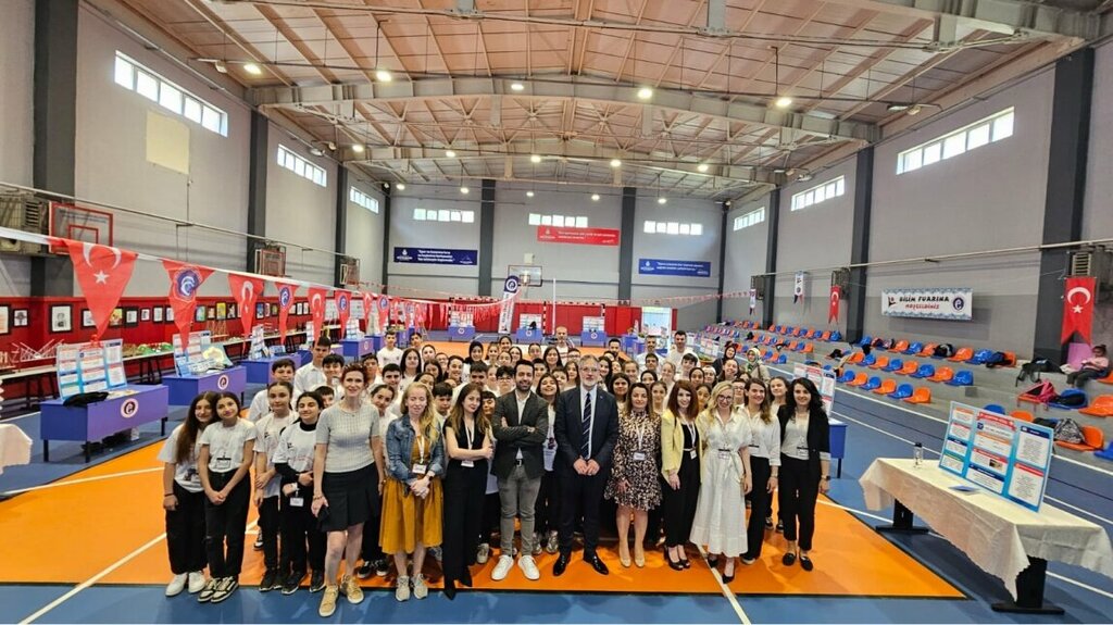 School Cemil Çopuroğlu Middle School, Istanbul, photo