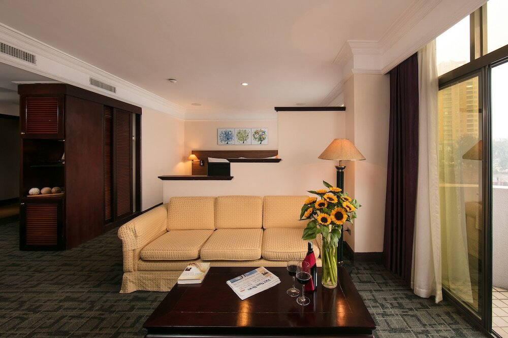 Фото Lake Side Hotel