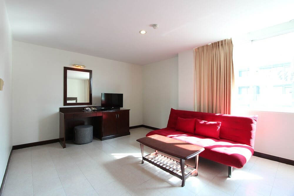 Фото Crown Pattaya Beach Hotel