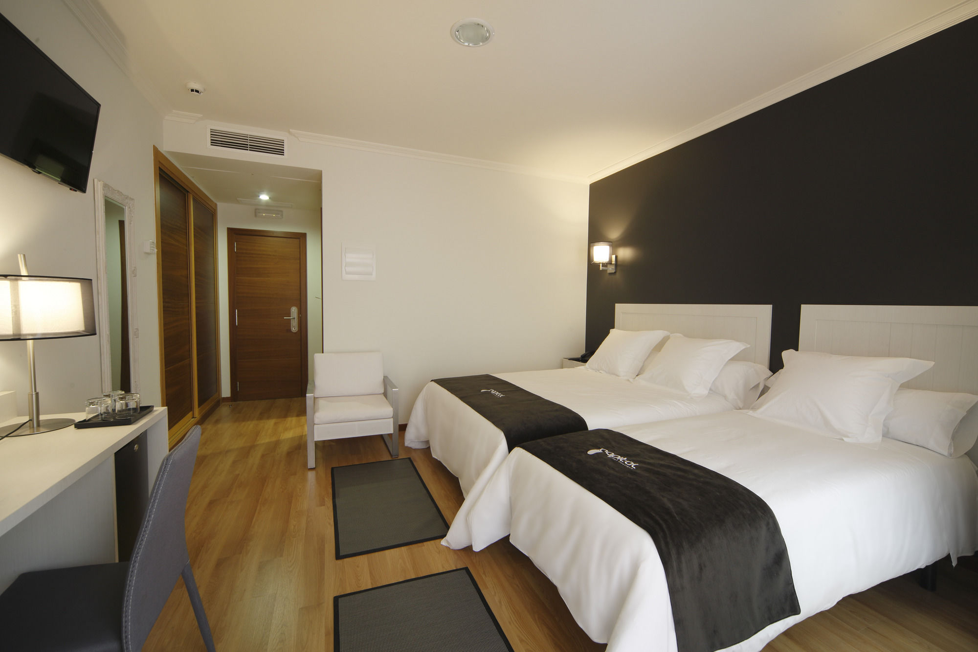 Фото Capitol Boutique Hotel