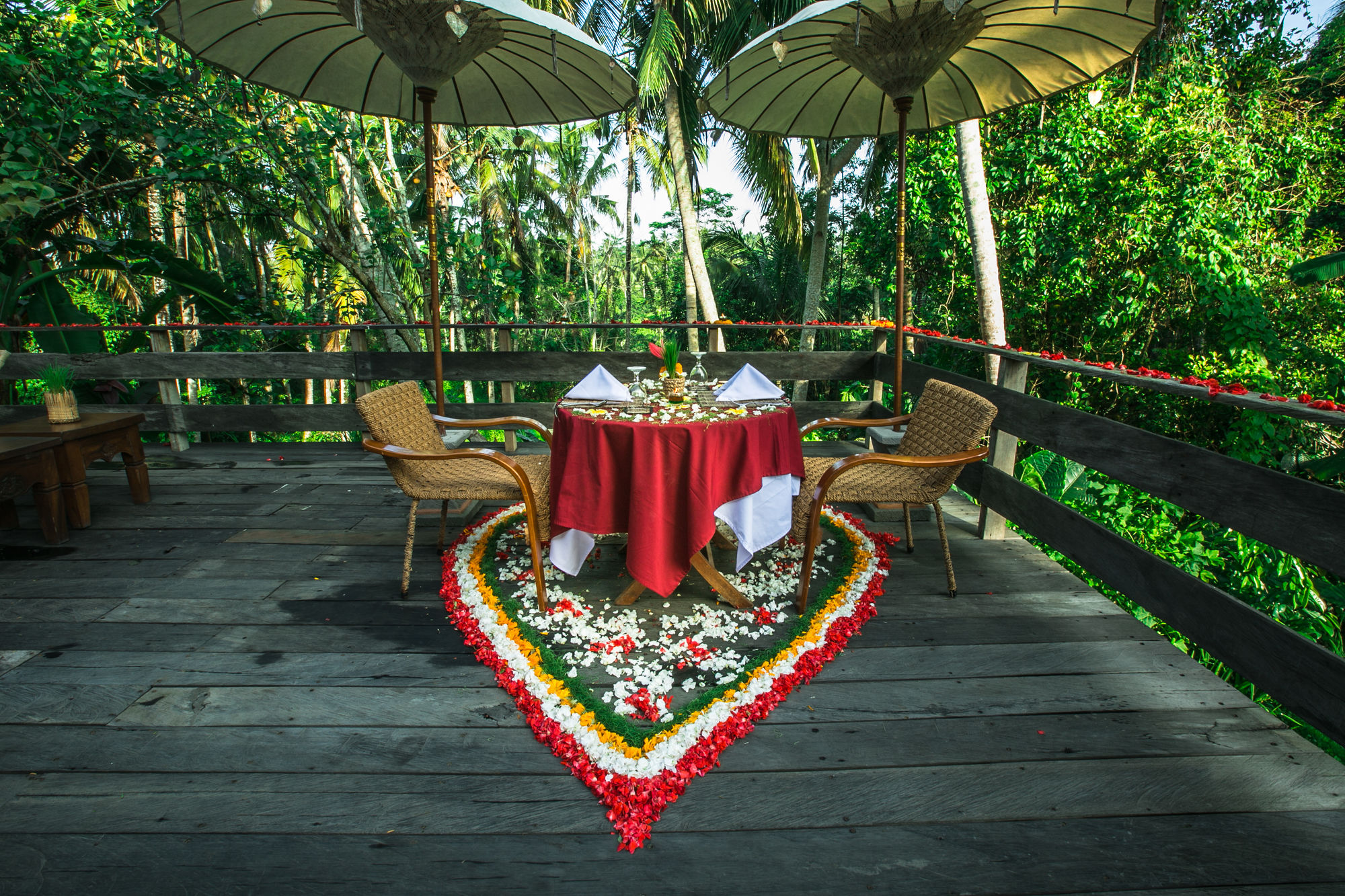 Фото Alam Sembuwuk Resort