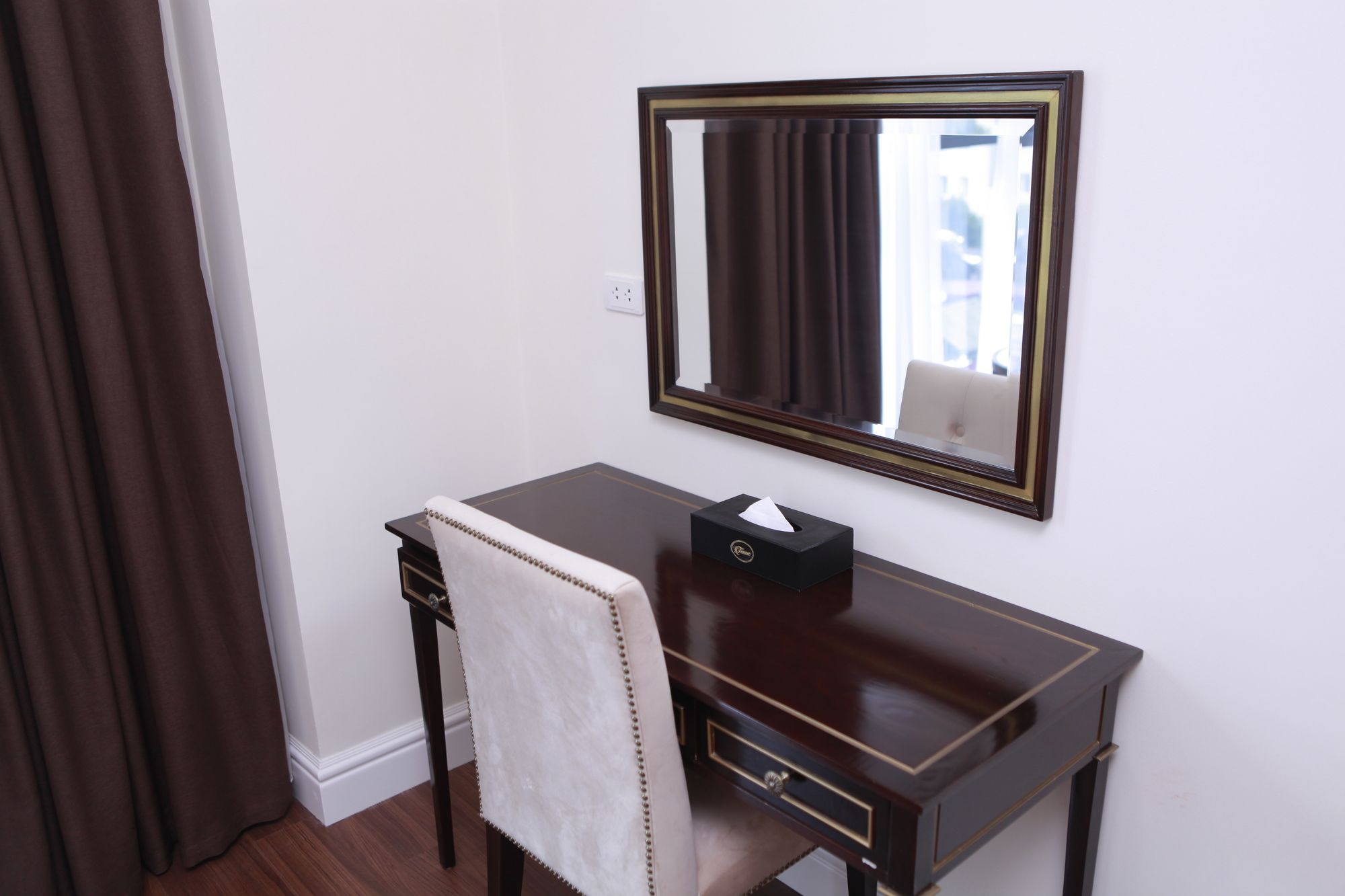 Фото Adonis Hotel