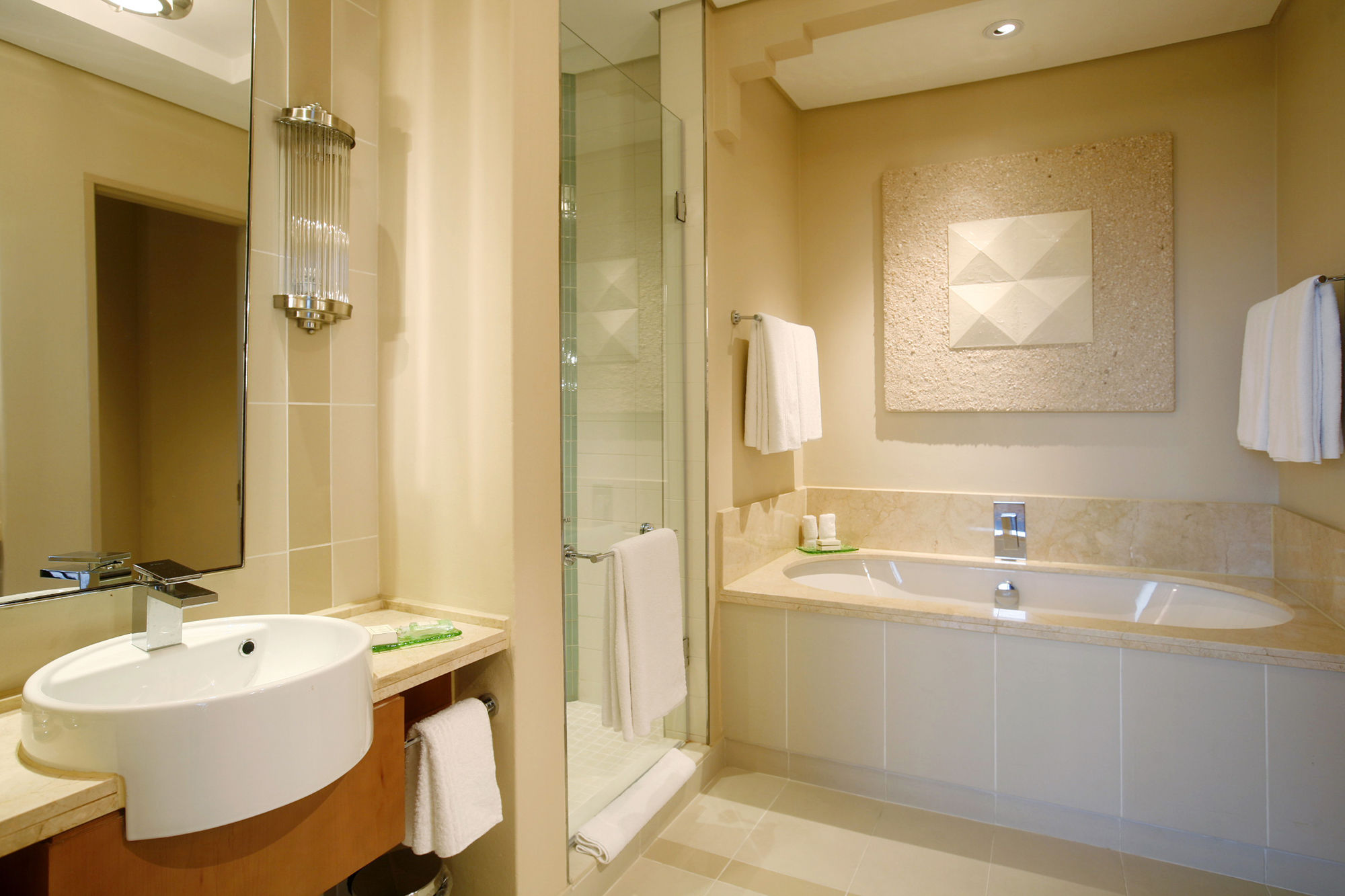 Фото Suncoast Hotel & Towers 